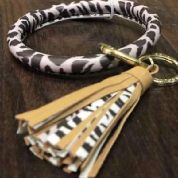 “Leopard” Key 🔑 Chain Bangle! - Picture 3 of 4